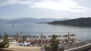 Una spiaggia nelle vicinanze