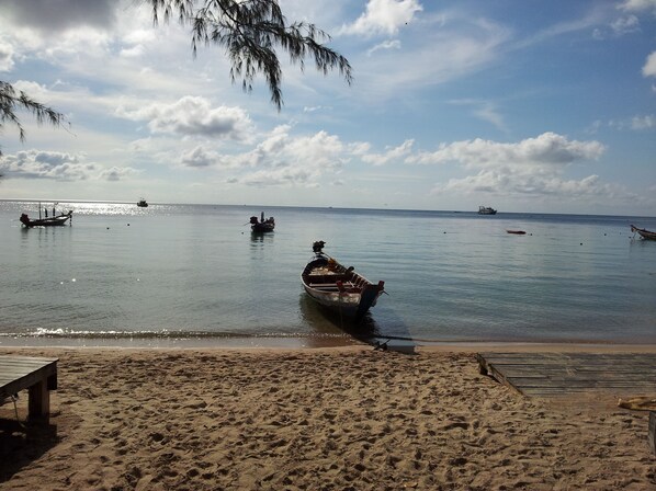 En la playa, toallas de playa, buceo y snorkel