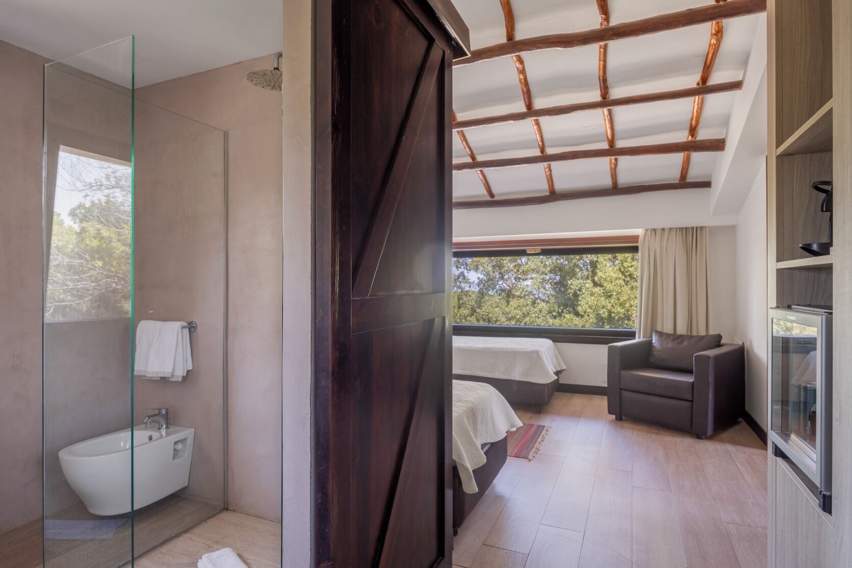 suite | 1 bedroom, down duvets, minibar, in-room safe