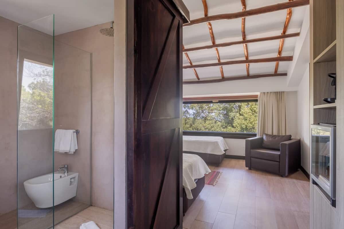 suite | 1 bedroom, down duvets, minibar, in-room safe