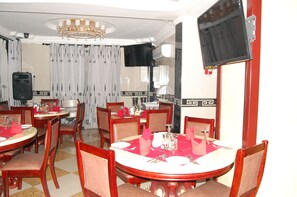 Café da manhã, almoço e jantar; culinária africana 