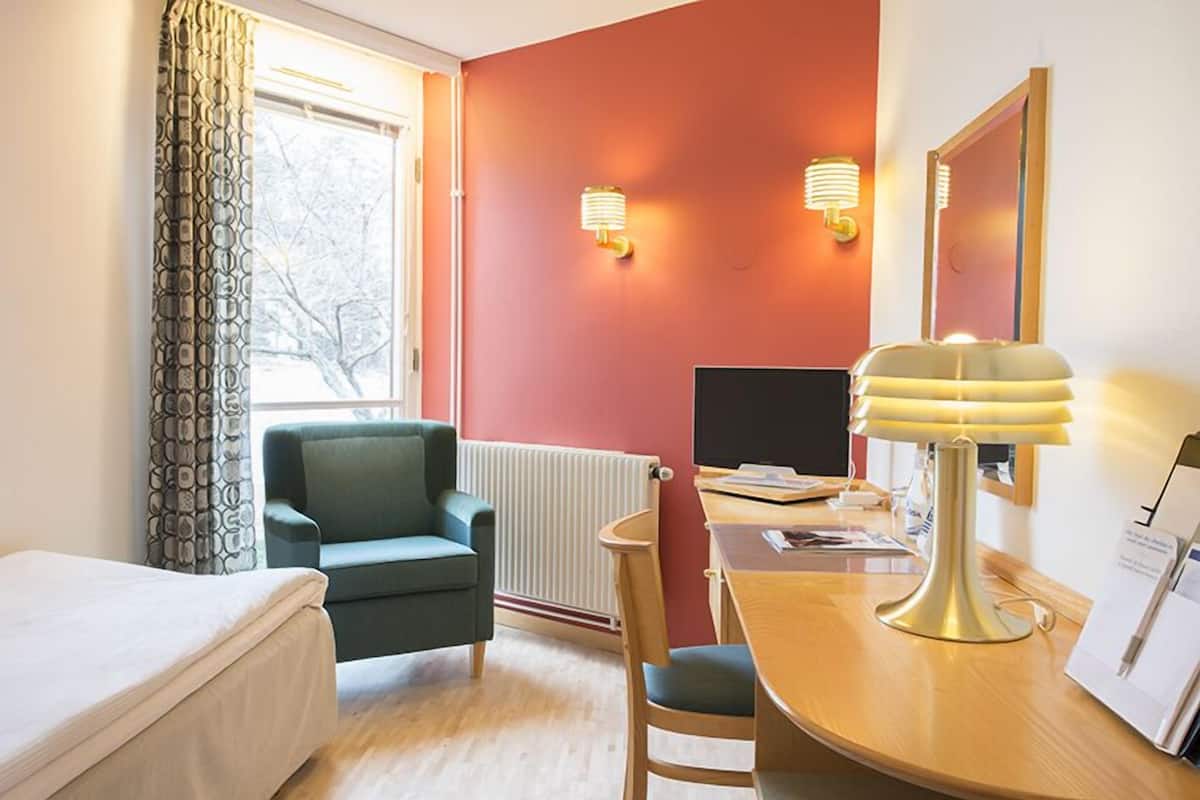 single room (wijk) | 1 bedroom, in-room safe, desk, blackout curtains