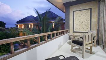 Deluxe Suite | In-room safe, desk, soundproofing, rollaway beds