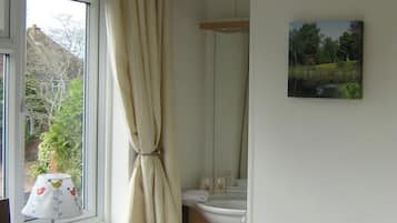 Single Room, Ensuite (Cream)