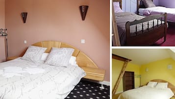 Un dormitorio con una cama de madera, una colcha con estampado de estrellas y una lámpara de pared.
