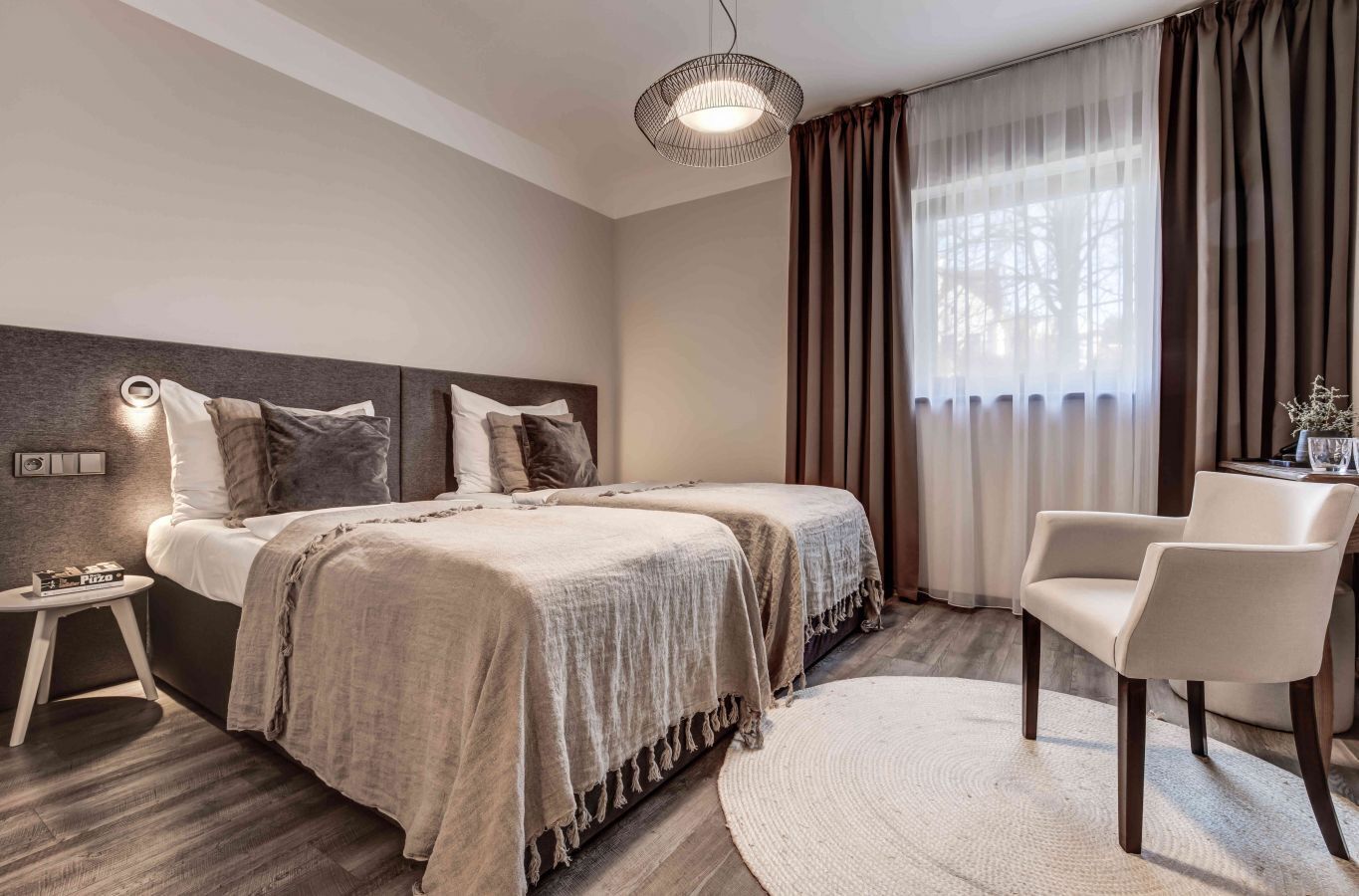 comfort double room | in-room safe, desk, bed sheets