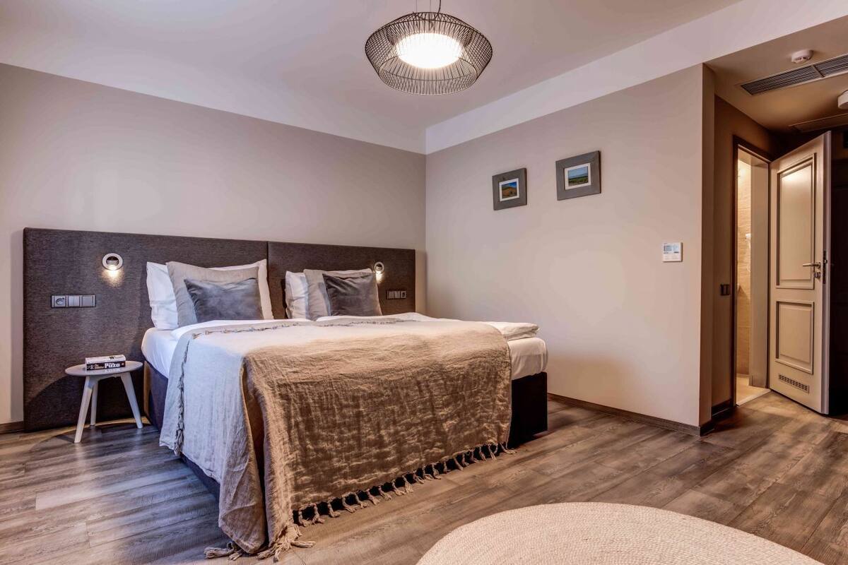 Comfort Double Room with Terrace | In-room safe, desk, bed sheets