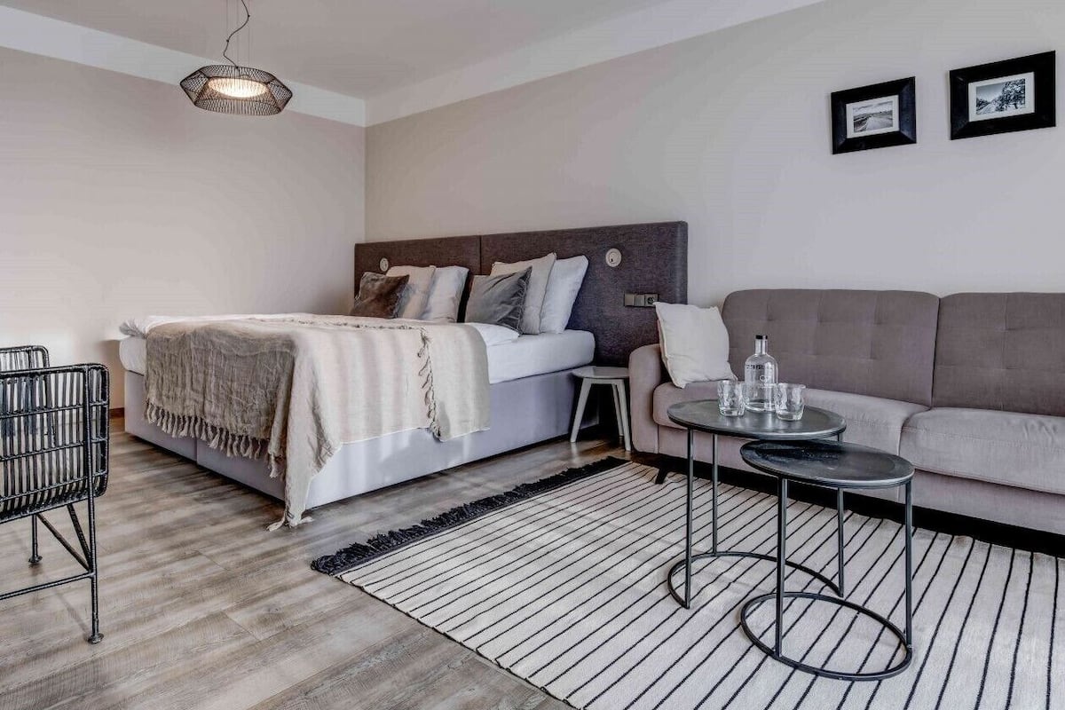Superior Double Room | 1 bedroom, in-room safe, desk, bed sheets