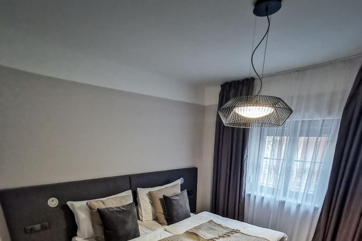 City Double Room | In-room safe, desk, bed sheets