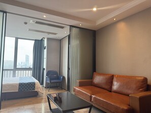 Premium Suite, City View | Living room | 32-inch flat-screen TV with cable channels, TV, pay movies - Green Lemon Tree International Apartment - Beijing Road Jiedeng Metropolis Branch (Guangzhou)