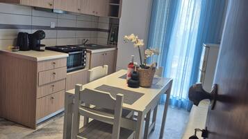 Classic Apartment, 1 Bedroom | Egyptian cotton sheets, premium bedding, in-room safe, desk