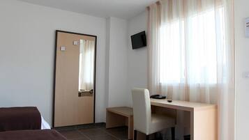 Premium bedding, desk, soundproofing, free cribs/infant beds