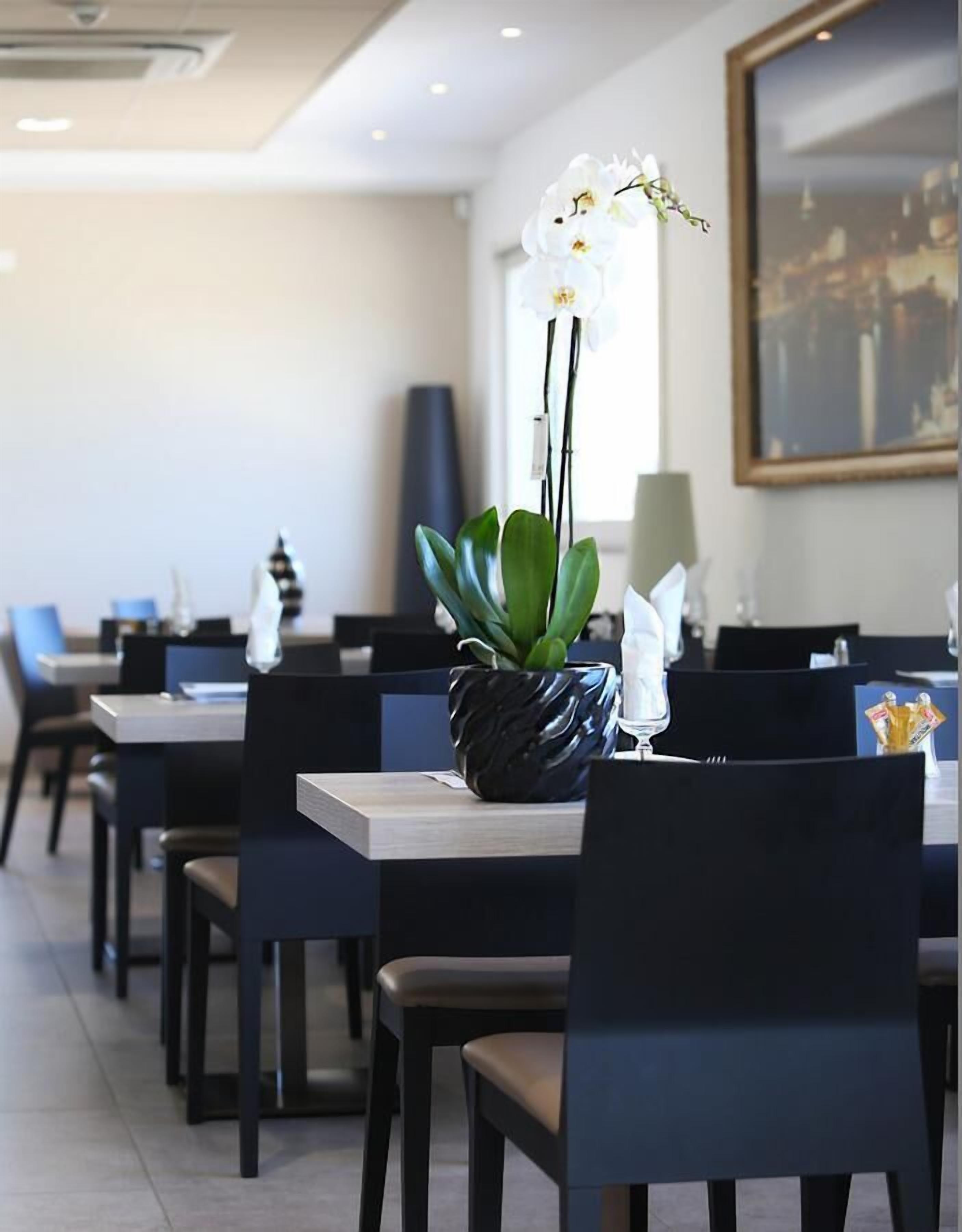 lunch and dinner served, french cuisine