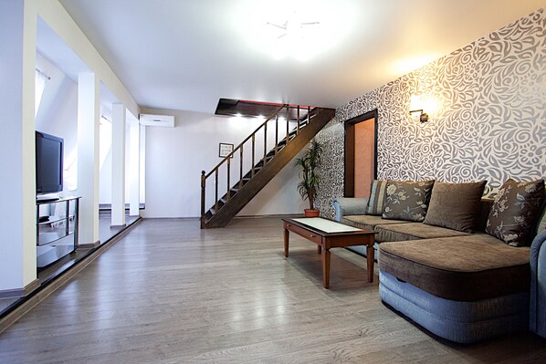 Duplex (Suite) | Living area | TV - Esenin (Ryazan)