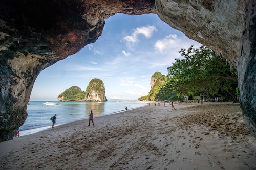 Maneetel Krabi Beachfront