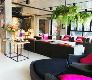 Coin salon dans le hall