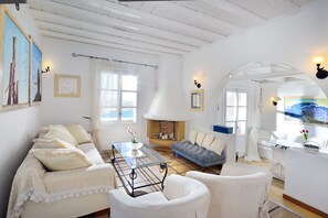 LCD TV - SeaBlue Villas (Mykonos)