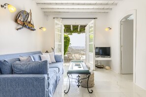 パノラミック ヴィラ プライベートプール (Desiree) | リビング エリア | 液晶テレビ