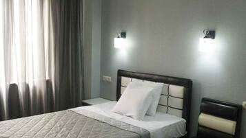 Single Room | Desk, free WiFi, bed sheets