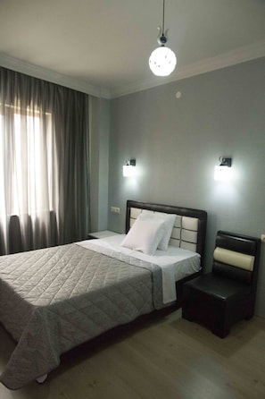 Single Room | Desk, free WiFi, bed sheets - Iberia (Batumi)