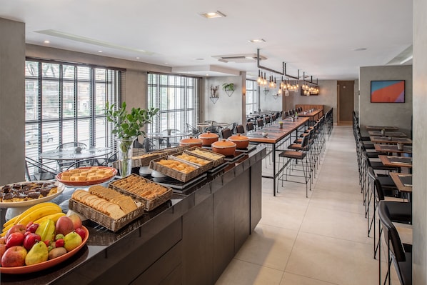 Free daily buffet breakfast 