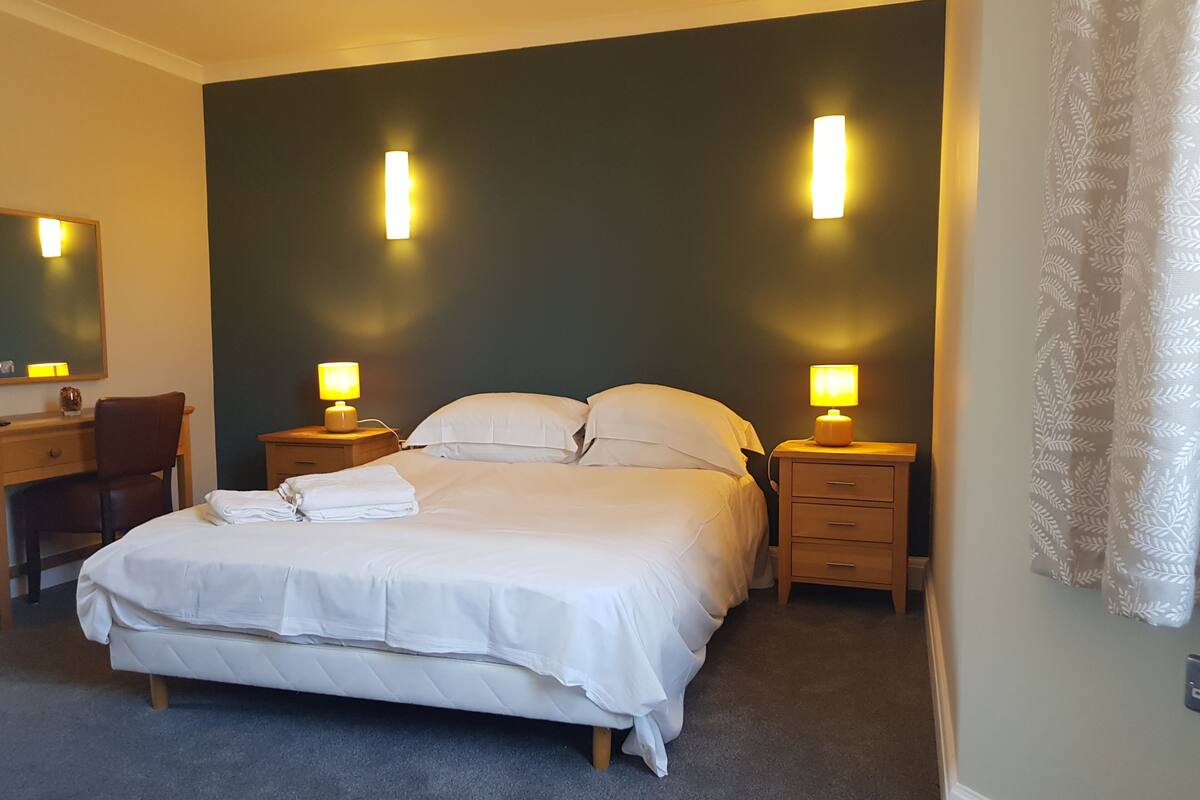 Appartement, 1 slaapkamer | Een bureau, een strijkplank/strijkijzer, gratis wifi, beddengoed
