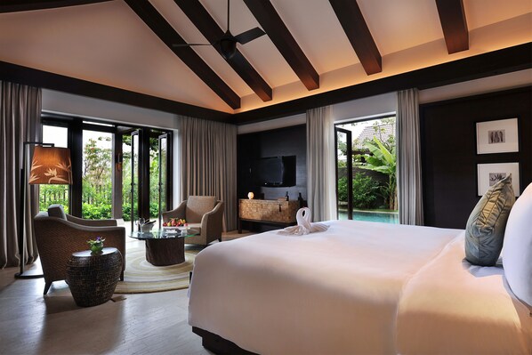 Deluxe Two Bedroom Family Villa | Living room