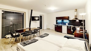 Deluxe Apartment (Grand Duplex) | Private kitchenette | Fridge, microwave, oven, stovetop - eFi Palace Hotel (Brno)