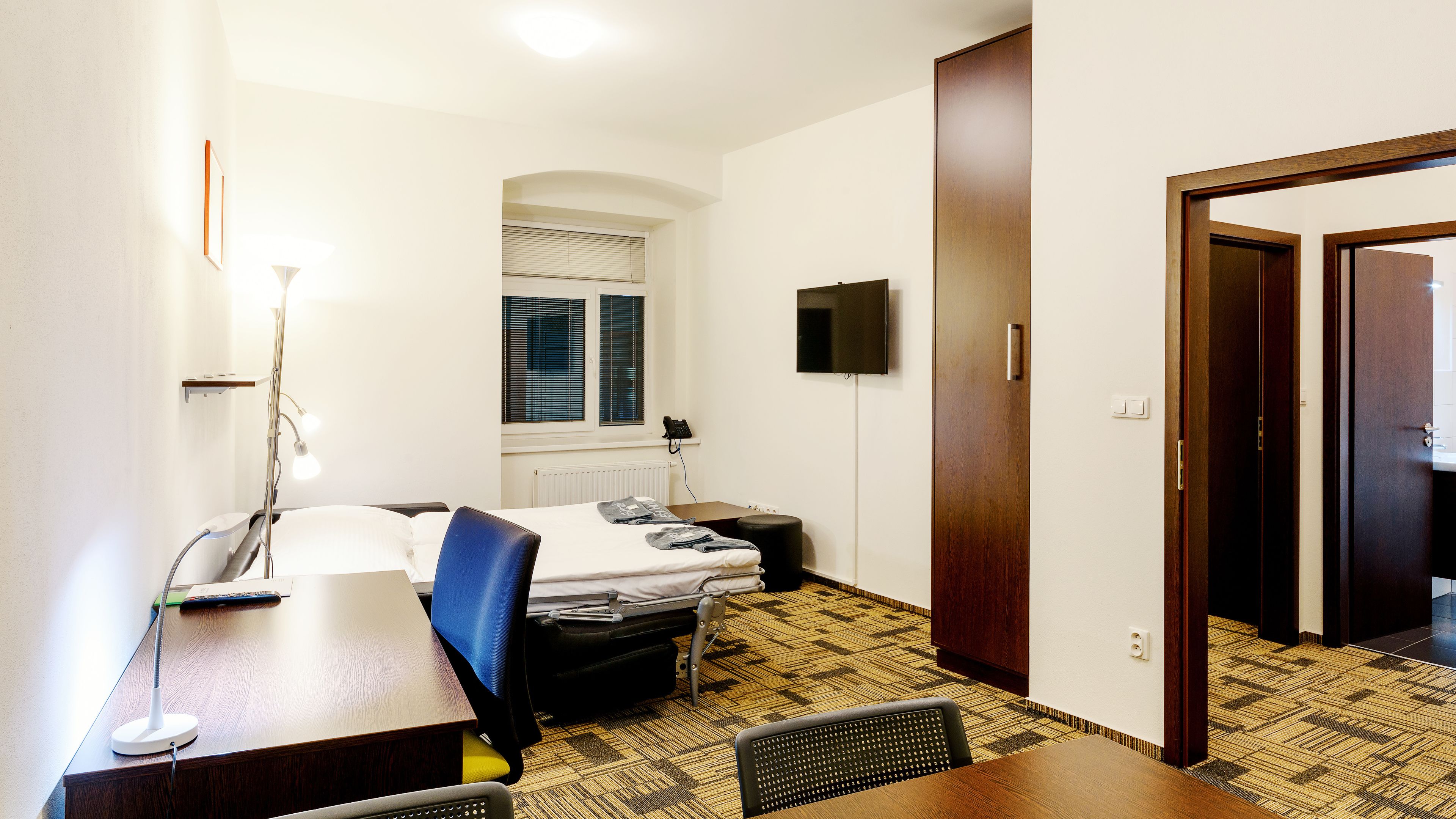 Junior-Apartment | Zimmersafe, Schreibtisch, laptopgeeigneter Arbeitsplatz