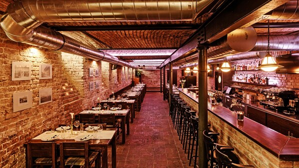 Bar (on property) - eFi Palace Hotel (Brno)