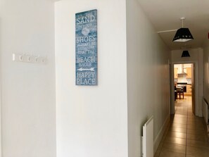 Flat-screen TV, DVD player - Portrush Holiday Rentals (Portrush)