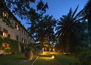 Fachada del alojamiento - Noche