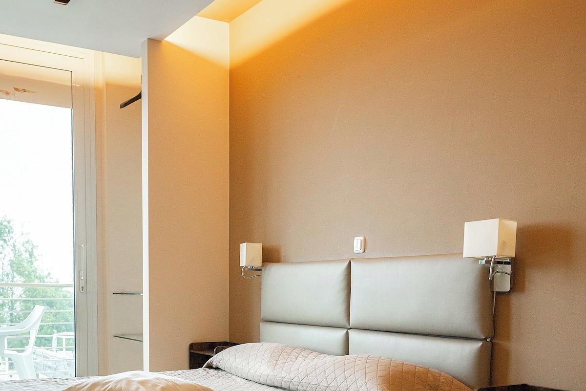 Superior Room | Egyptian cotton sheets, premium bedding, blackout curtains, free WiFi