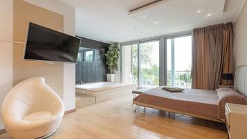 Family Suite, Jetted Tub | 1 bedroom, Frette Italian sheets, premium bedding