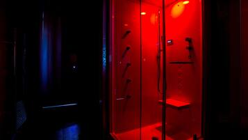 Suite familiare, idromassaggio | Doccia