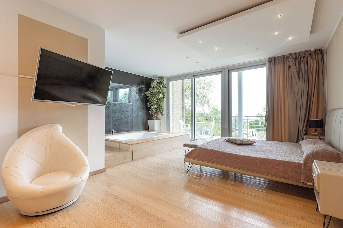 Suite, bain à remous