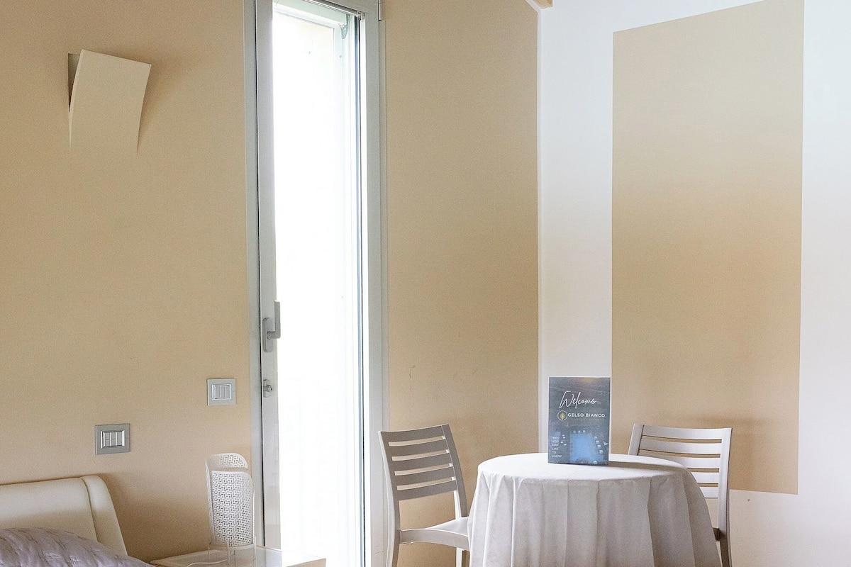 Classic Room | Egyptian cotton sheets, premium bedding, blackout curtains, free WiFi