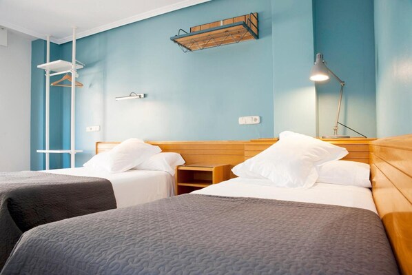 1 bedroom, premium bedding, desk, free cots/infant beds