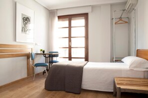 1 kamar tidur, seprai premium, meja kerja, dan tempat tidur bayi gratis