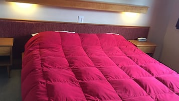 Kamar Quadruple Standar, Beberapa Tempat Tidur, kamar mandi pribadi | Meja kerja, setrika/meja setrika, Wi-Fi gratis, dan seprai linen