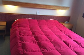 Standard Quadruple Room, Multiple Beds, Private Bathroom | Desk, iron/ironing board, free WiFi, bed sheets - Hosteria Piuke (San Carlos de Bariloche)