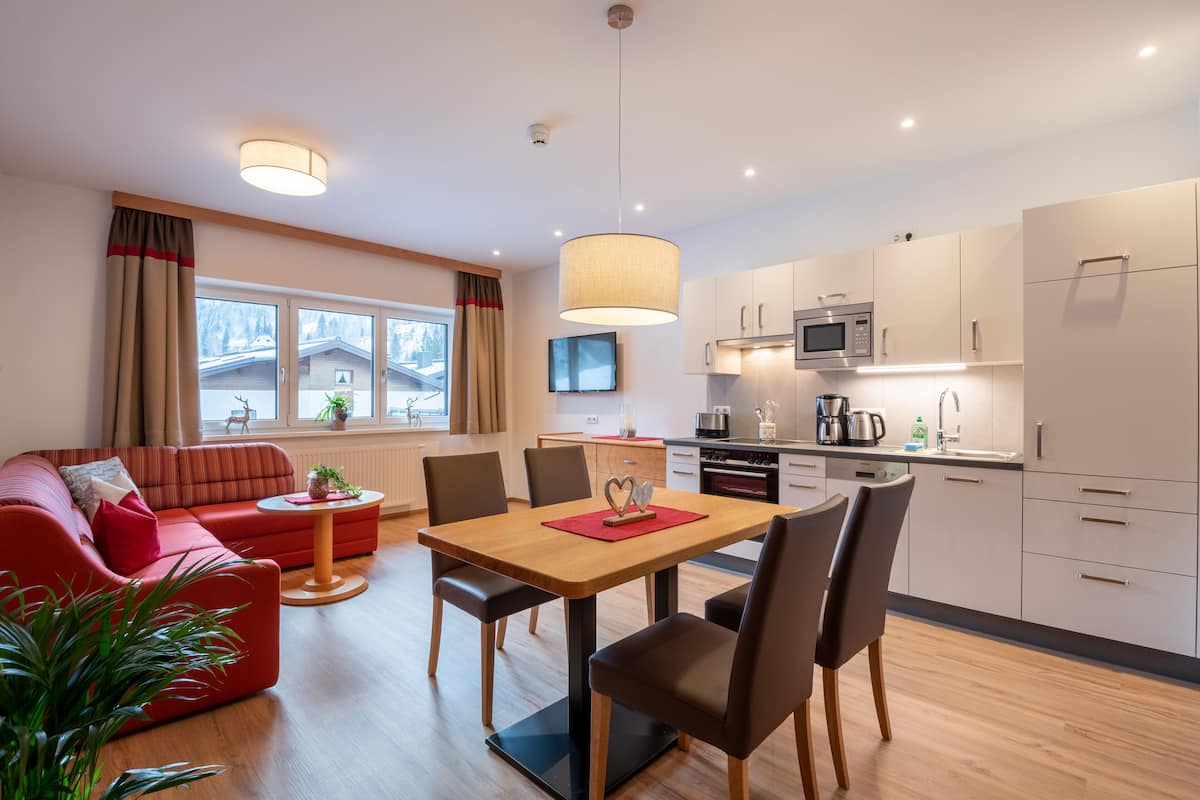 Classic Apartment, Pool Access, Mountain View (cleaning fee 105 EUR) | In-room dining
