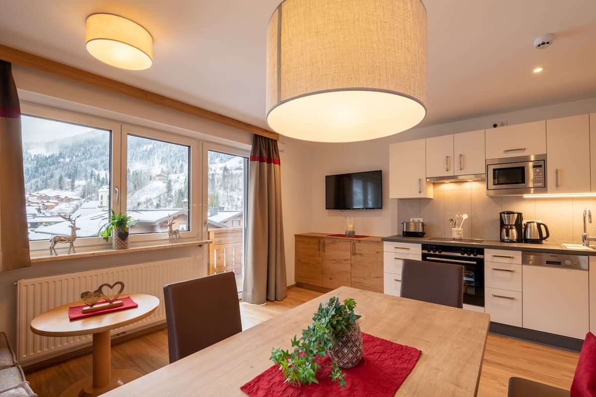Premium Apartment, 2 Bedrooms, Mountain View, Mountainside (cleaning fee 105 EUR) | Living area | 32-inch LCD TV with cable channels, TV