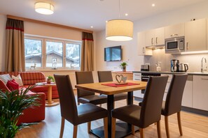 經典公寓, 可使用泳池, 山景 (cleaning fee 105 EUR) | 房內用餐