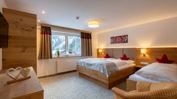 Premium bedding, in-room safe, laptop workspace, blackout curtains