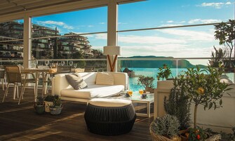 6 restaurants, breakfast, lunch served; local and international cuisine