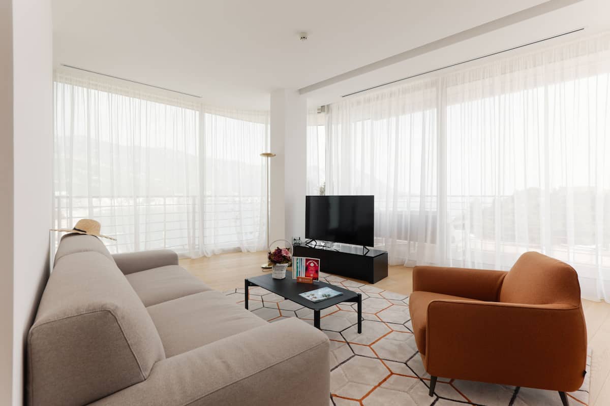 Appartamento, 2 camere da letto, vista mare, lato montagna | Minibar, una cassaforte in camera, insonorizzazione, Wi-Fi gratuito