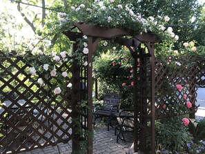 Garden - Parish House Inn (Ypsilanti)