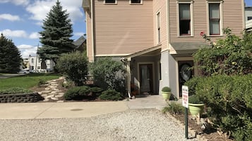 Khuôn viên nơi lưu trú