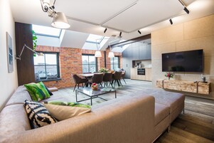 Appartamento Superior, 3 camere da letto (Castle View; 14) | Area soggiorno | TV a schermo piatto, giocattoli, film pay-per-view, pavimenti riscaldati